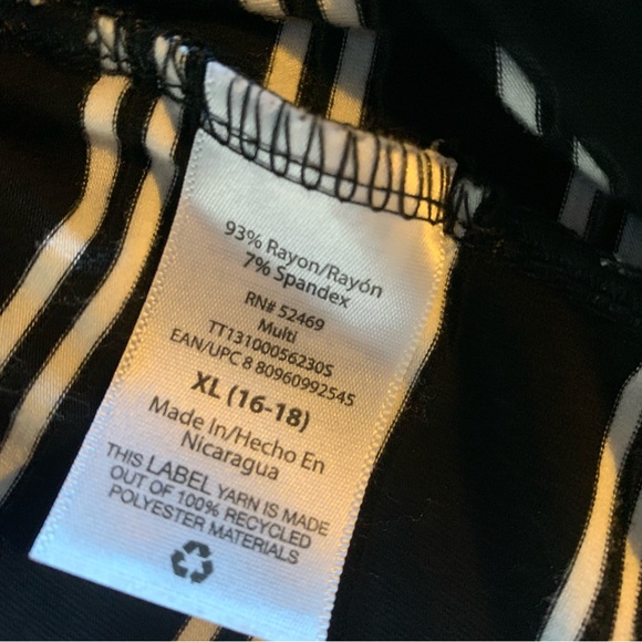 NWOT. Striped V-Neck T-Shirt * XL - Picture 8 of 10